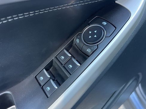 Used 2021 Ford Explorer XLT image 25