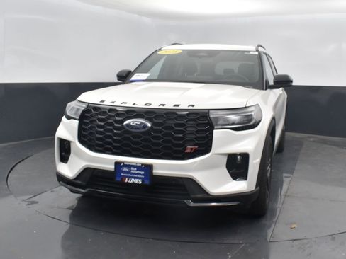 Certified 2025 Ford Explorer ST image 5
