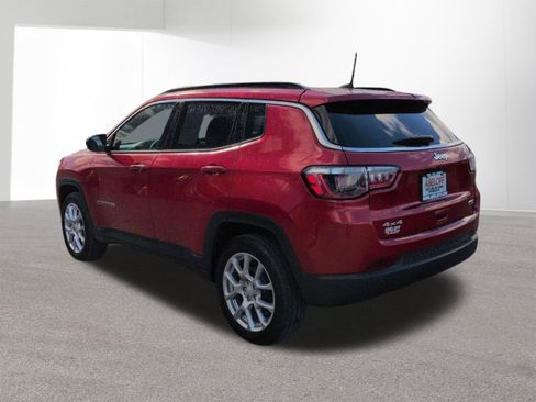 Used 2024 Jeep Compass Latitude AWD/4WD image 7