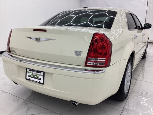 Used 2009 Chrysler 300 C image 8