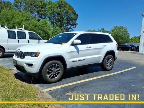 Used 2019 Jeep Grand Cherokee Laredo w/ Laredo X Package AWD/4WD image 1