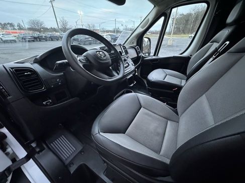 Used 2025 RAM ProMaster 2500 w/ Convenience Group image 13