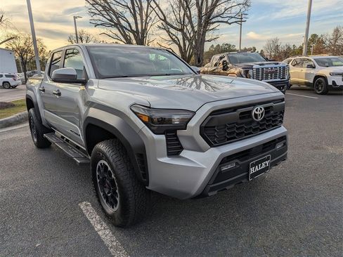 Used 2024 Toyota Tacoma TRD Off-Road image 2