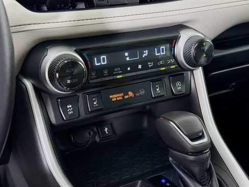 Certified 2022 Toyota RAV4 XLE Premium AWD/4WD image 18