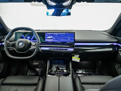 Used 2025 BMW i5 xDrive40 w/ Premium Package image 15