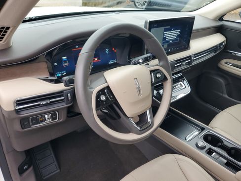 Certified 2023 Lincoln Corsair Reserve image 13