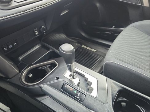 Used 2018 Toyota RAV4 XLE image 27