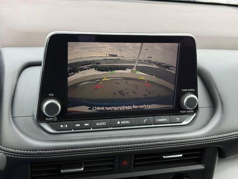 Used 2023 Nissan Rogue SV image 24