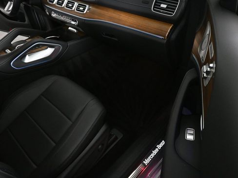 Certified 2025 Mercedes-Benz GLS 450 4MATIC image 23