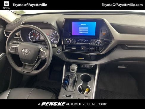 Used 2023 Toyota Highlander XLE AWD/4WD image 17
