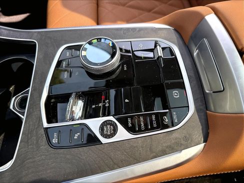Used 2025 BMW X7 xDrive40i w/ Premium Package AWD/4WD image 19