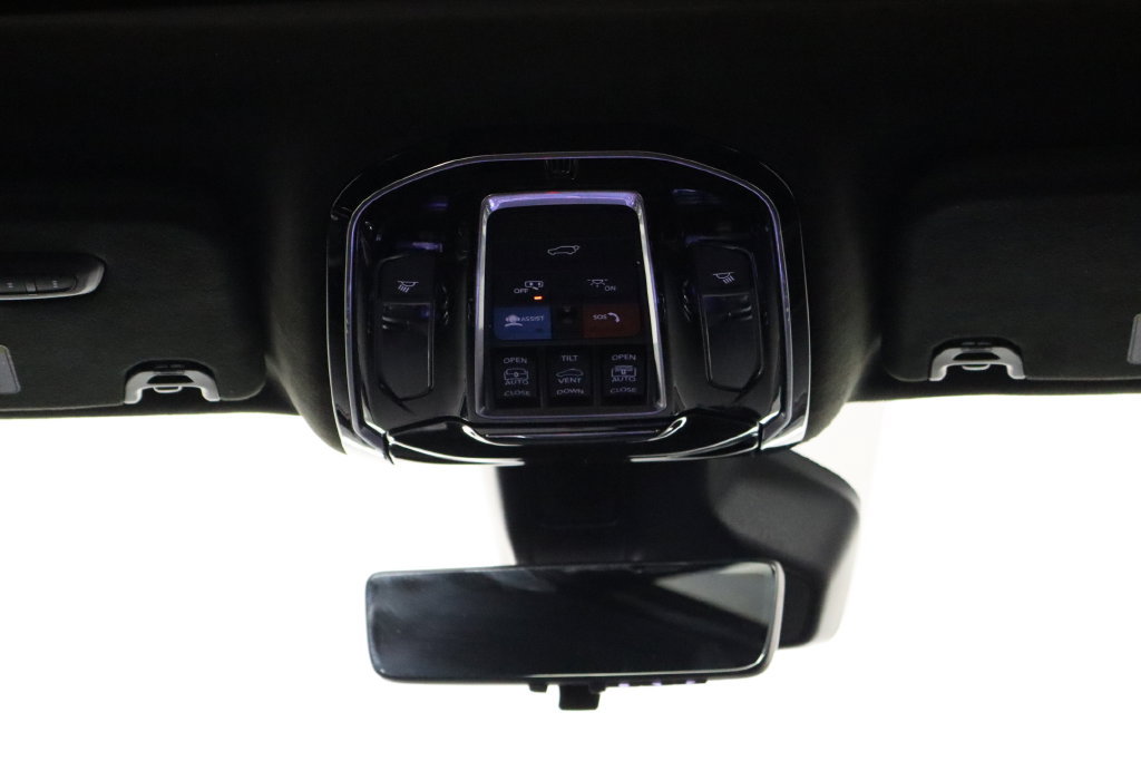 Used 2023 Jeep Grand Wagoneer L Series II w/ Premium Group II AWD/4WD image 28