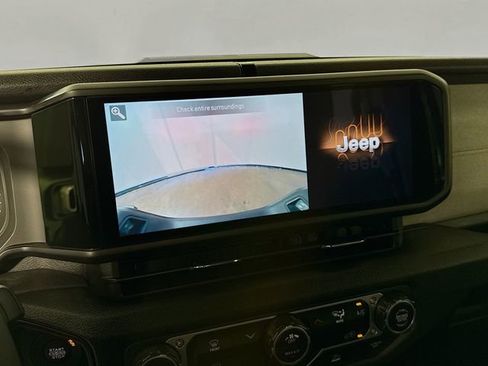Used 2024 Jeep Gladiator Sport AWD/4WD image 13