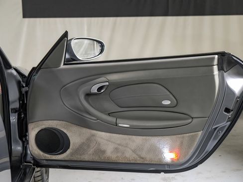 Used 2001 Porsche 911 Carrera RWD image 29