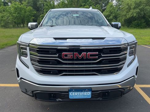 Used 2024 GMC Sierra 1500 SLT image 3