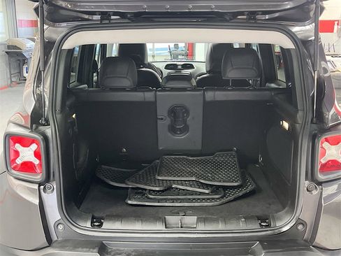 Used 2016 Jeep Renegade Trailhawk w/ Premium Trailhawk Package image 27