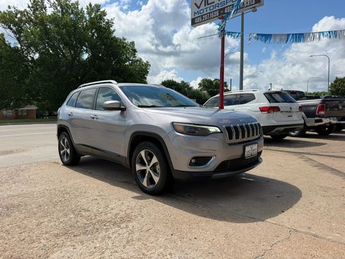 Used 2019 Jeep Cherokee Limited w/ Luxury Group AWD/4WD image 2