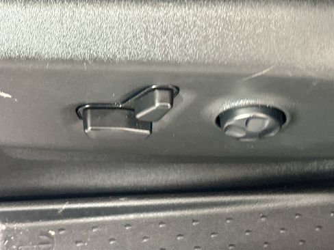 Used 2025 Chrysler Pacifica Select FWD image 13