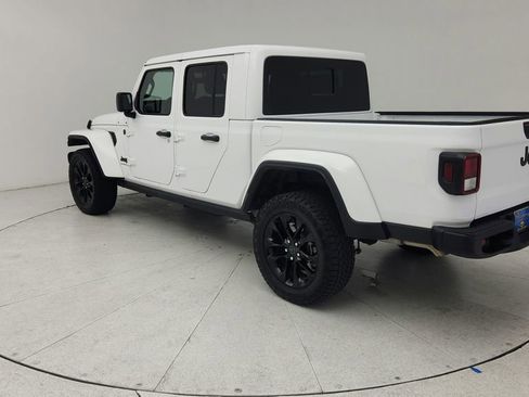 Used 2025 Jeep Gladiator Sport AWD/4WD image 5