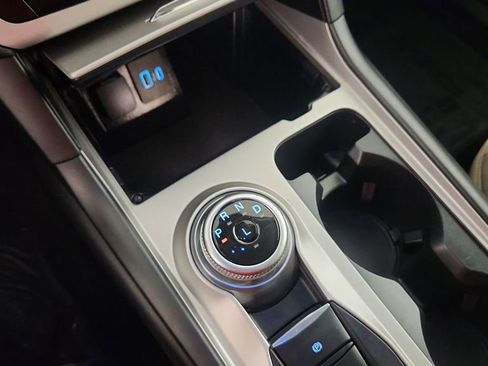 Used 2023 Ford Explorer XLT image 25