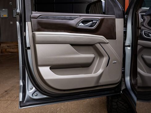 Used 2022 GMC Yukon SLT w/ SLT Premium Package image 36