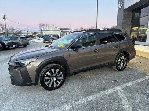Used 2023 Subaru Outback Limited image 2