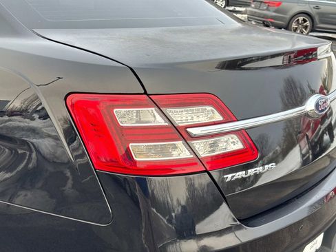 Used 2018 Ford Taurus Limited image 12
