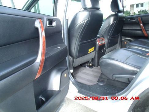 Used 2011 Toyota Highlander Limited image 25