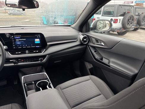 Used 2025 Chevrolet Equinox LT image 13