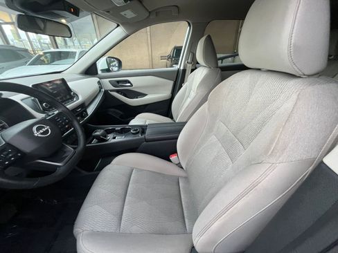 Used 2025 Nissan Rogue SV image 28