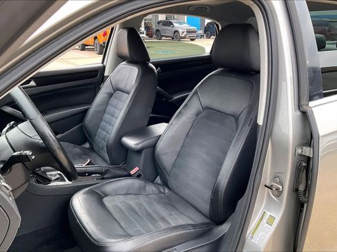 Used 2014 Volkswagen Passat 1.8T SEL Premium image 8