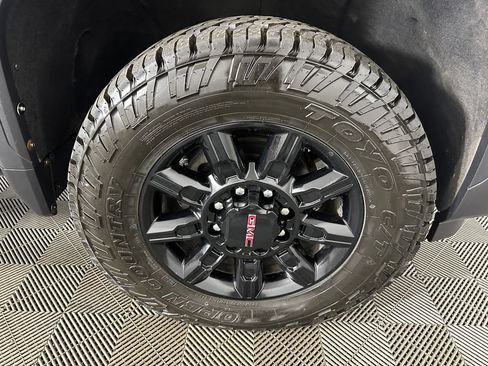 Used 2025 GMC Sierra 3500 AT4 w/ AT4 Premium Plus Package AWD/4WD image 32