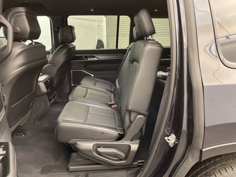 New 2025 Jeep Wagoneer Series II image 18