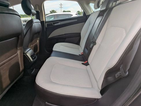 Used 2019 Ford Fusion SE w/ Equipment Group 151A FWD image 11