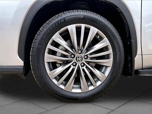 Used 2021 Toyota Highlander Platinum FWD image 11