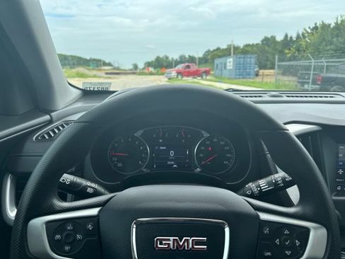 Used 2023 GMC Terrain SLE w/ Driver Convenience Package FWD image 14