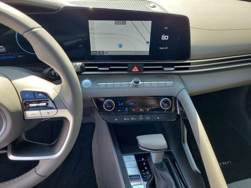 Used 2025 Hyundai Elantra SEL FWD image 21