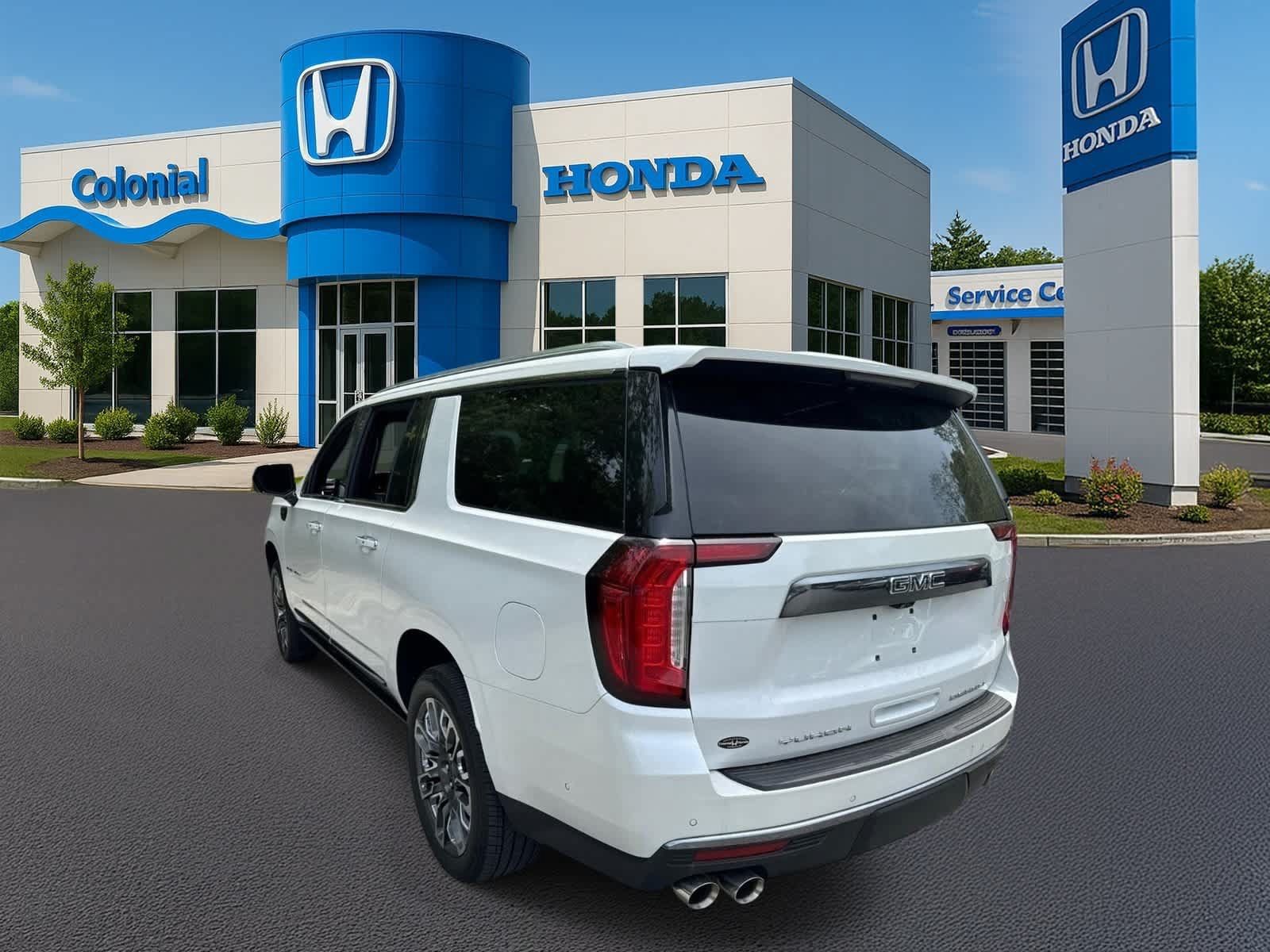 Used 2023 GMC Yukon XL Denali Ultimate AWD/4WD image 4