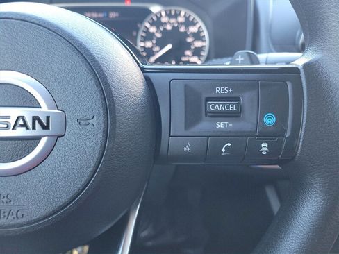 Used 2021 Nissan Rogue SV image 39