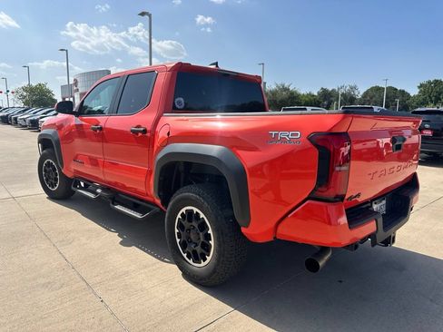 Used 2024 Toyota Tacoma TRD Off-Road AWD/4WD image 4