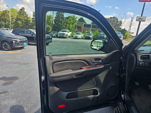 Used 2007 Chevrolet Avalanche LTZ w/ LTZ Preferred Equipment Group RWD image 30
