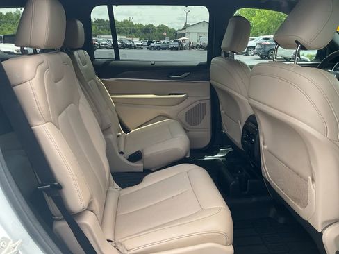 Used 2025 Jeep Grand Cherokee L Limited w/ Luxury Tech Group II AWD/4WD image 13
