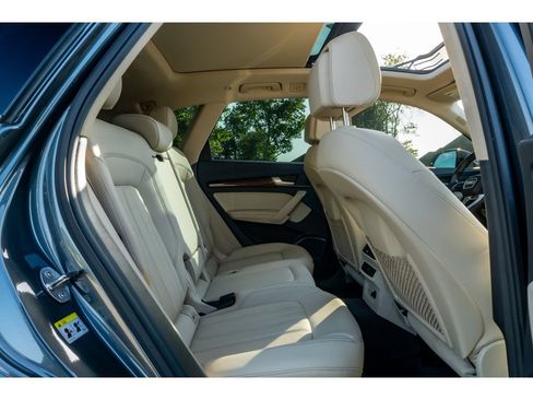 Used 2022 Audi Q5 2.0T Premium Plus w/ Premium Plus Package AWD/4WD image 17