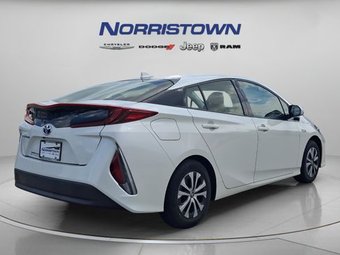 Used 2018 Toyota Prius Prime Premium FWD image 6