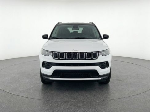 Used 2025 Jeep Compass Limited AWD/4WD image 2