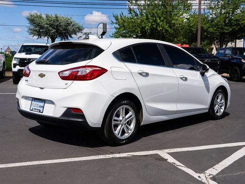 Used 2018 Chevrolet Cruze LT w/ Convenience Package FWD image 4