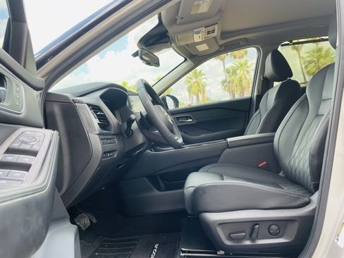 Used 2024 Nissan Rogue Platinum w/ Platinum Premium Package image 21