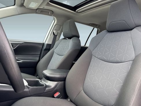 Used 2025 Toyota RAV4 XLE image 26