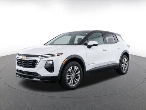 Used 2025 Chevrolet Equinox LT AWD/4WD image 3