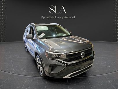 Used 2022 Volkswagen Taos SE w/ Panoramic Sunroof Package